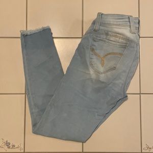 Capri light wash stretch jeans